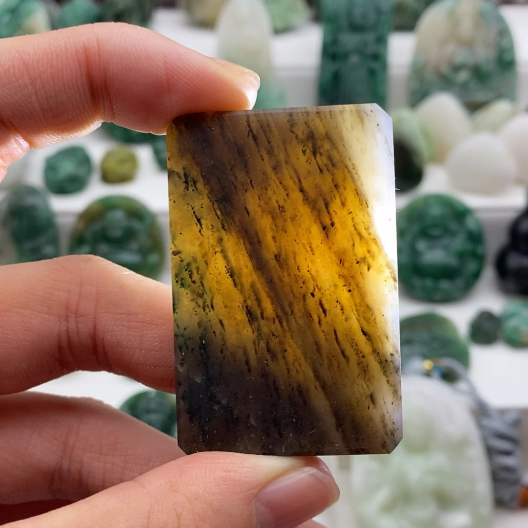 独山玉颈饰未镶嵌