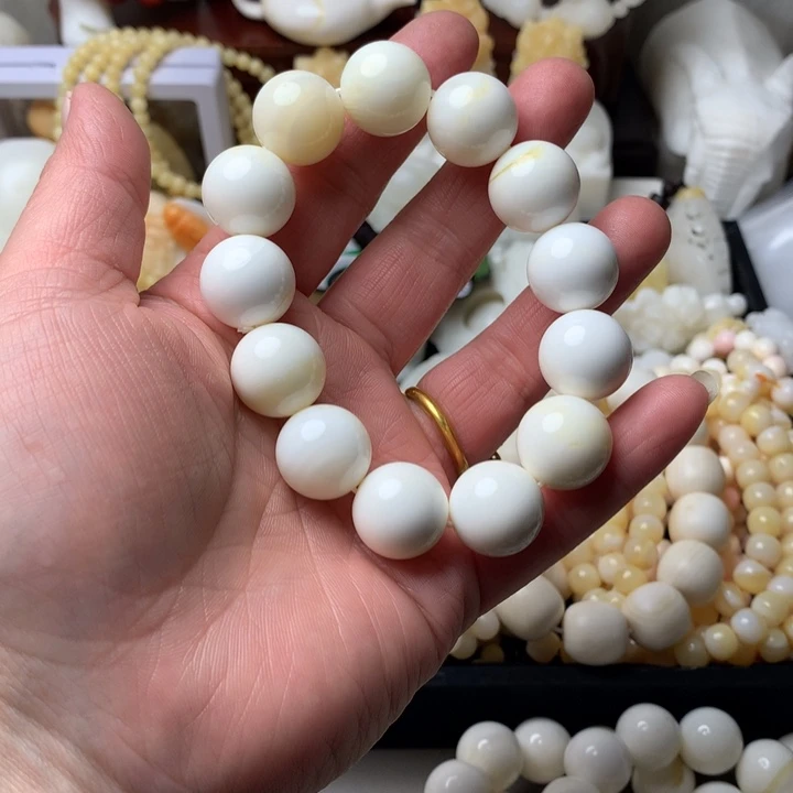 大果紫檀（缅甸花梨）1.6俏色手串13颗