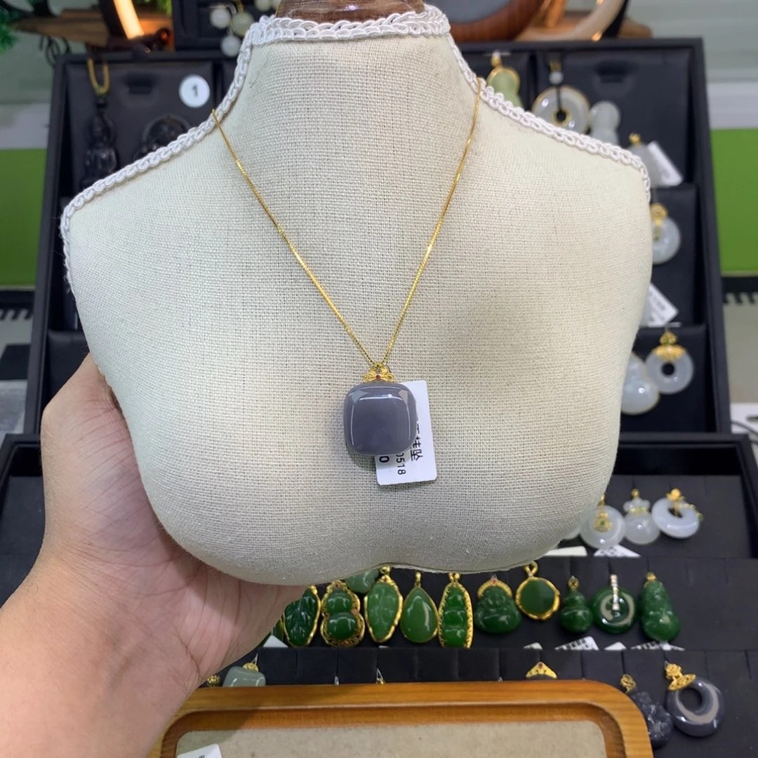 和田玉18K金镶嵌吊坠(赠链)