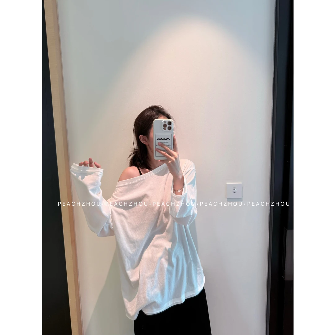 『PEACHZHOU』斜肩后标语印花露肩宽松长袖美式休闲慵懒松驰洋气T恤