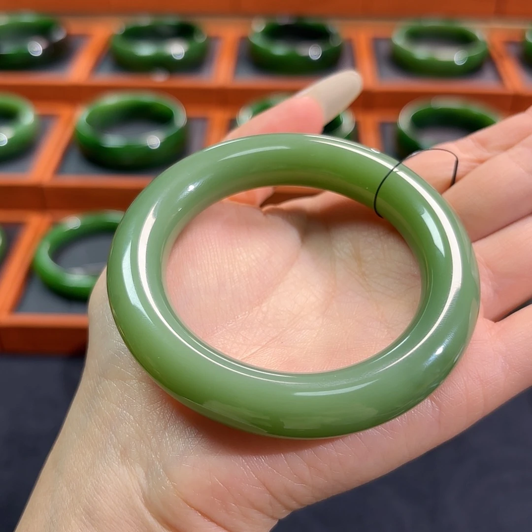 和田玉（碧玉）未镶嵌手镯粉青细底