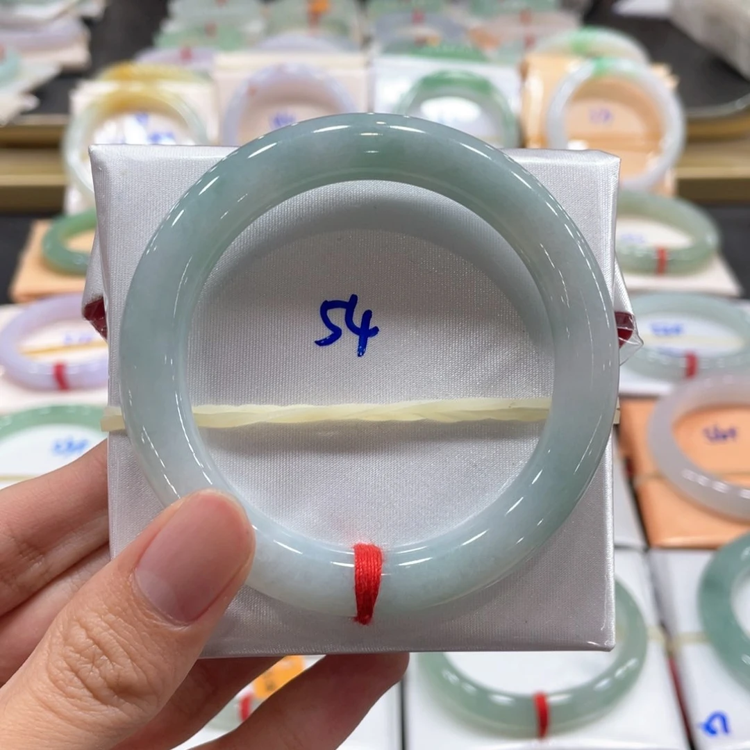 翡翠手镯未镶嵌翡翠手镯
