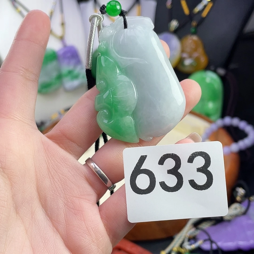 翡翠未镶嵌吊坠(赠链)
