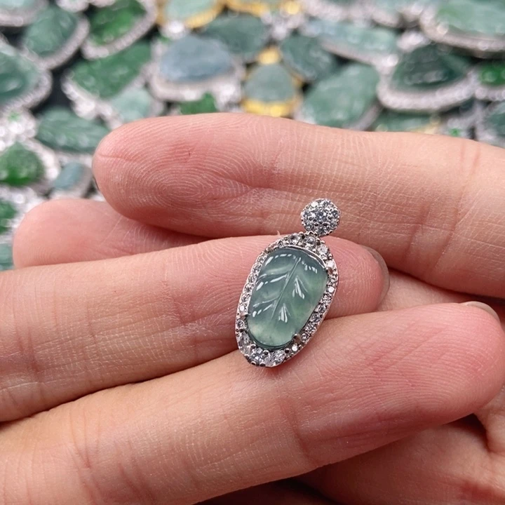 翡翠未镶嵌吊坠(不含链)