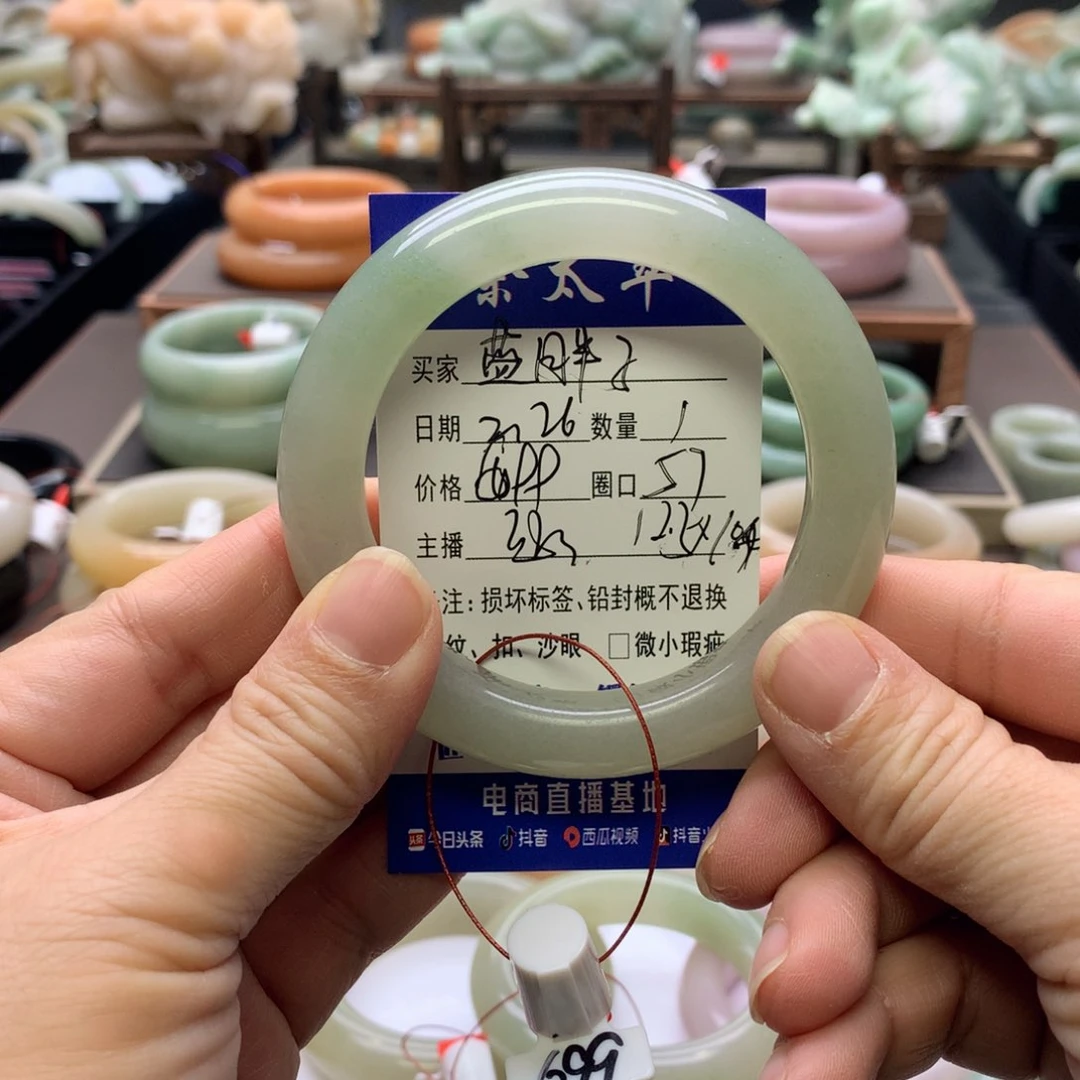 【闪购商品】石英质玉手镯未镶嵌?**子