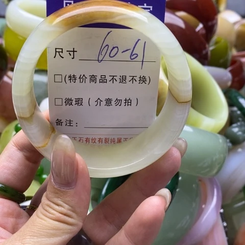 未镶嵌手镯石英质玉
