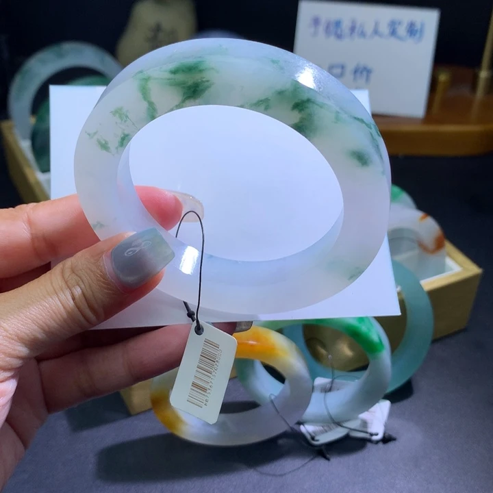未镶嵌翡翠手镯定制翡翠