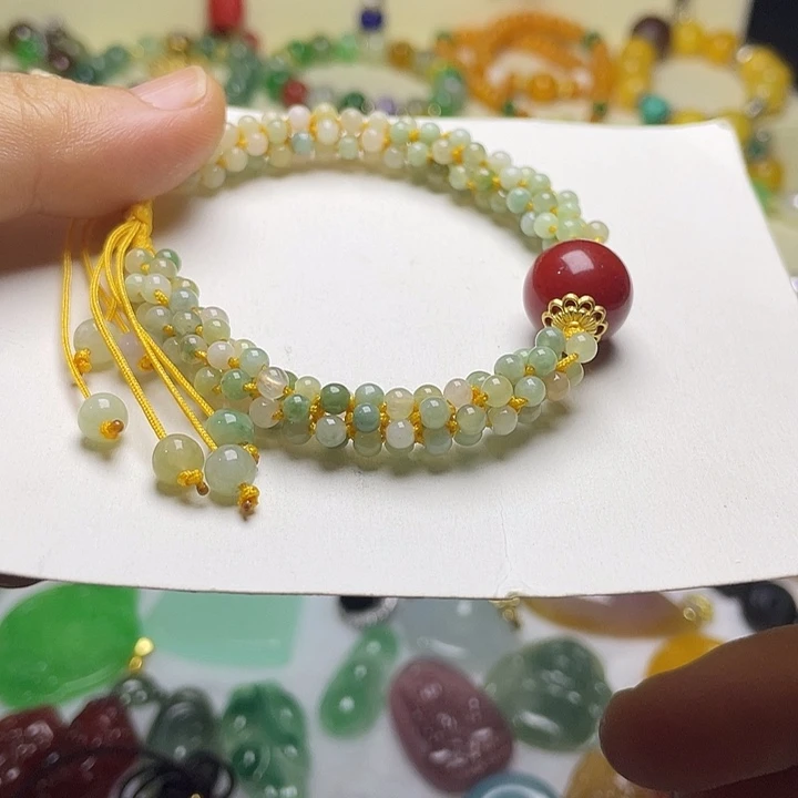 翡翠未镶嵌颈饰翡翠首饰