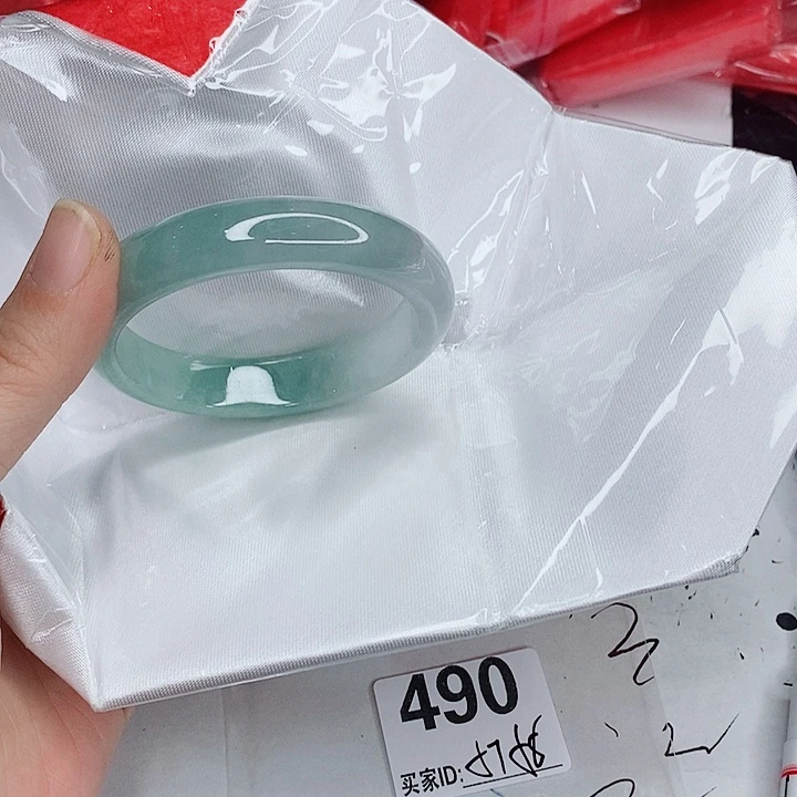 翡翠未镶嵌手镯一图一物实物为准（微瑕处理）