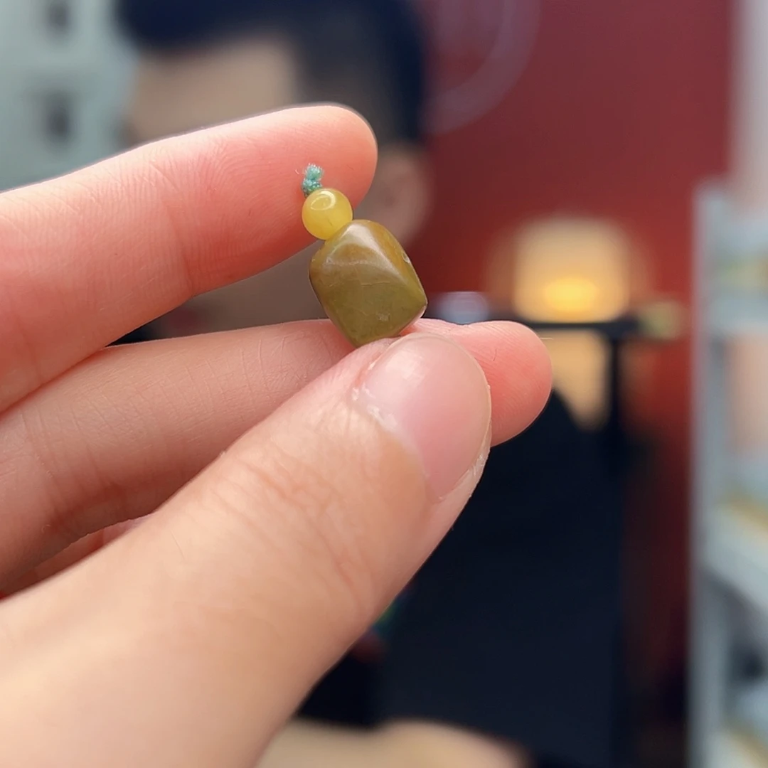 蜜蜡未镶嵌珠宝奇石