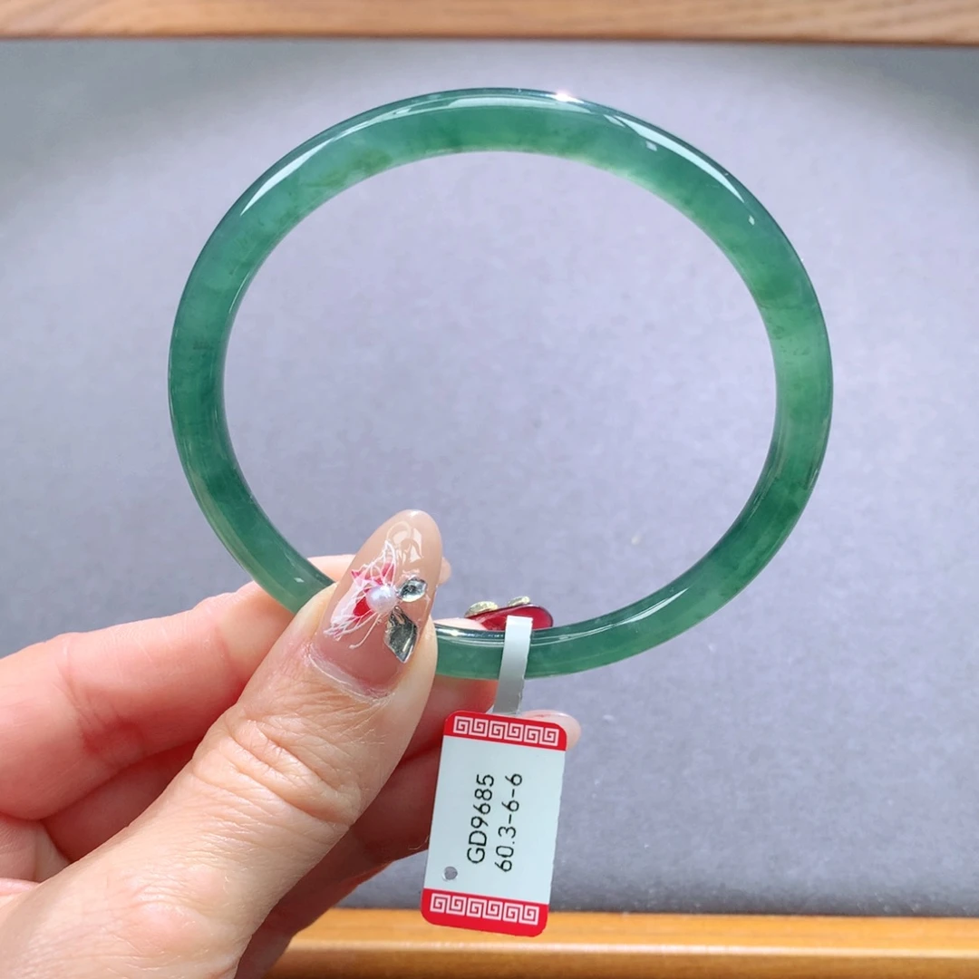 翡翠手镯未镶嵌天然翡翠手镯叮当镯