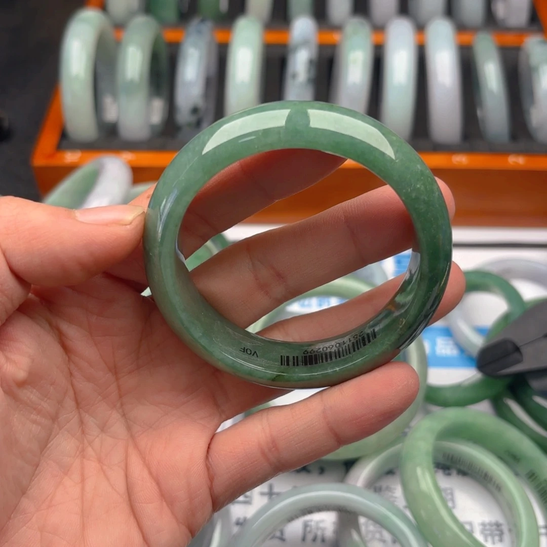 翡翠未镶嵌手镯5556x3. 11
