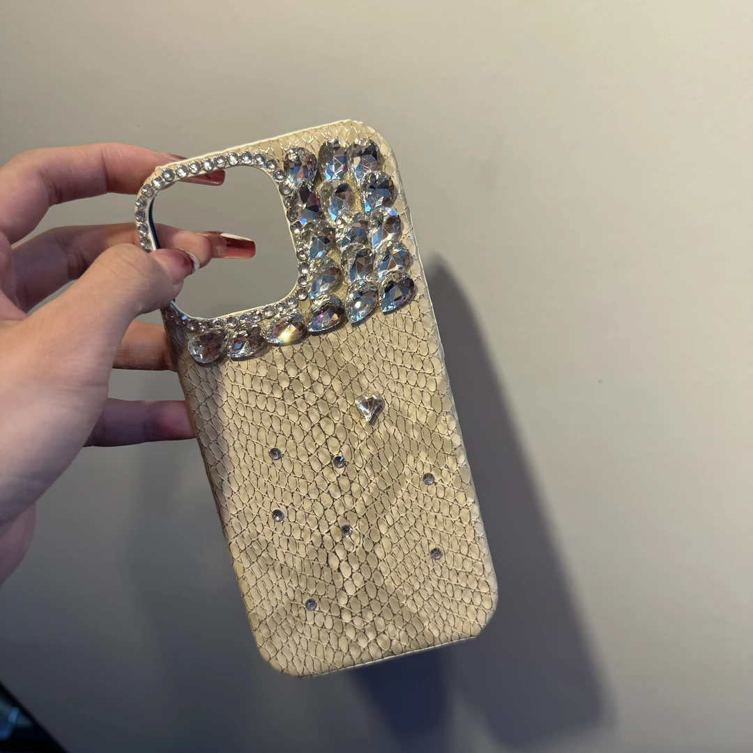 高级感渐变蛇纹水滴堆钻适用于iPhone15皮质16pro半包16promax壳