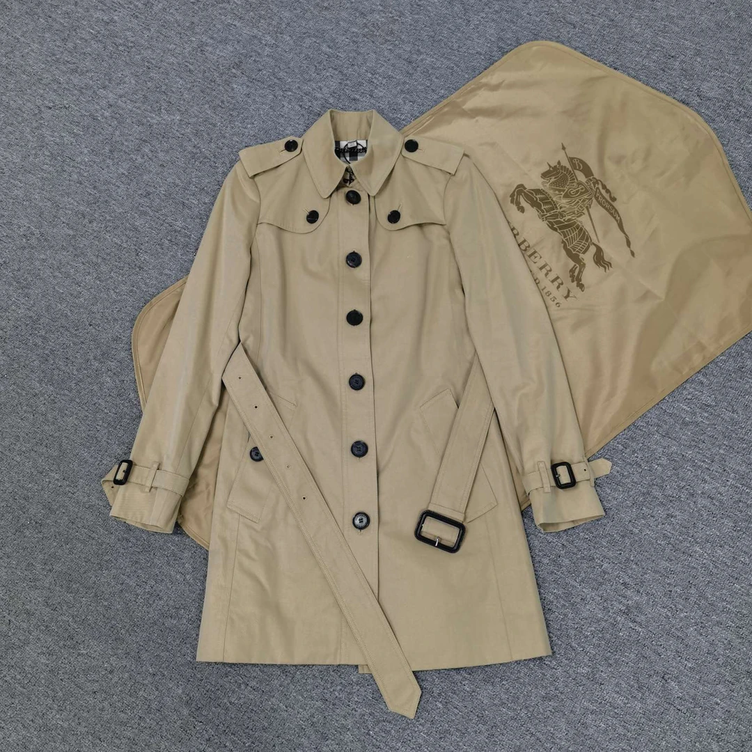 99新 BURBERRY/博柏利 burberry 卡其色 风衣 uk4