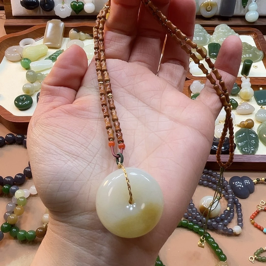 和田玉未镶嵌颈饰