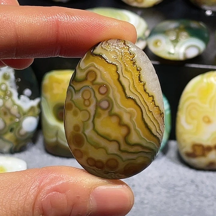 玛瑙/玉髓未镶嵌珠宝奇石