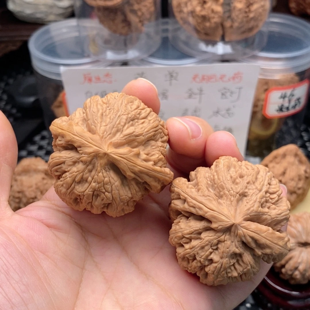 吊坠文玩核桃L****?47粗筋