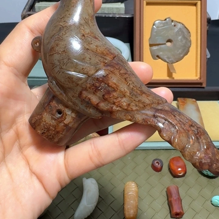 孙***可颈饰未镶嵌和田玉