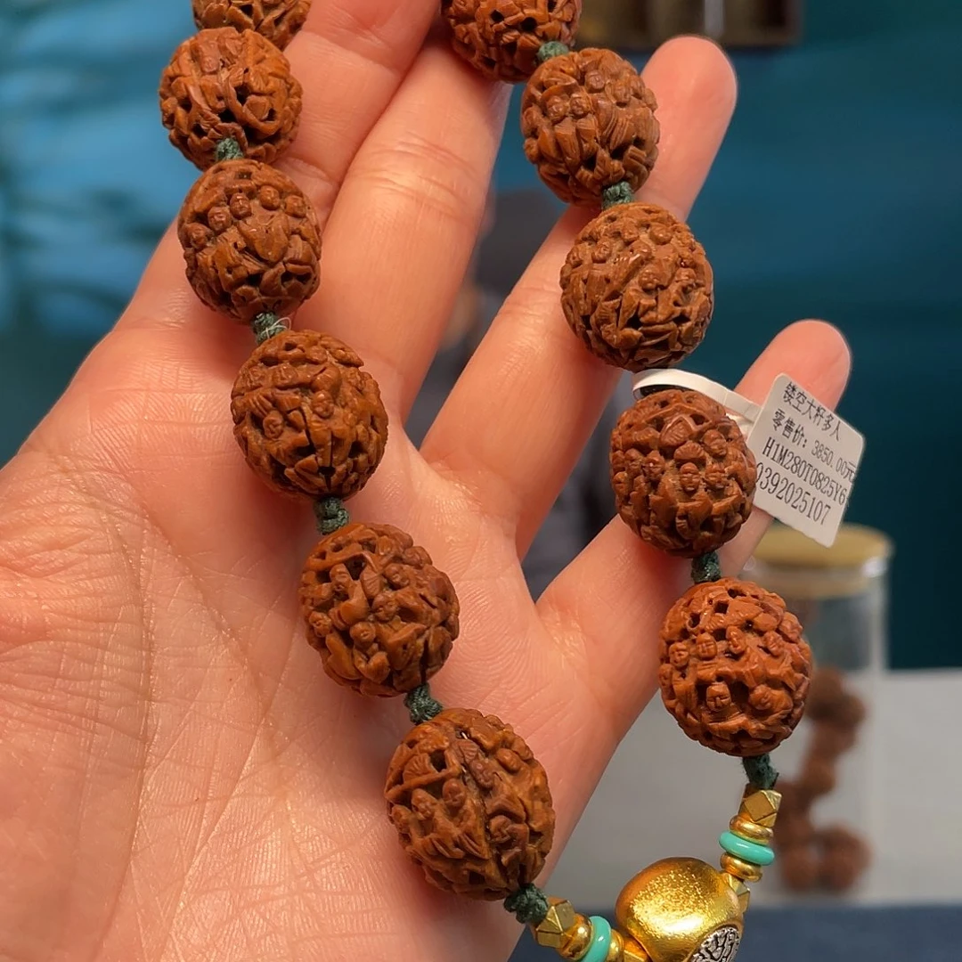 桃核雕刻多人核雕作品