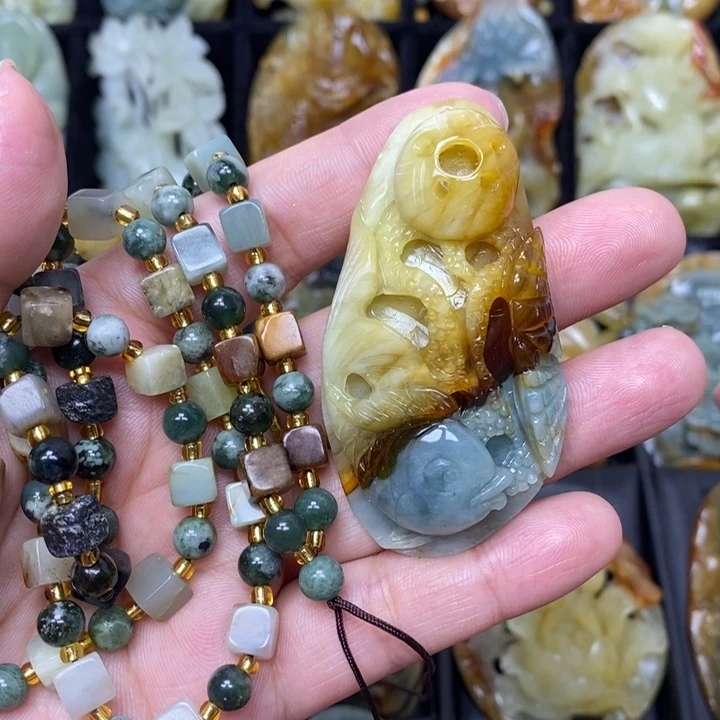 蛇纹石玉吊坠未镶嵌