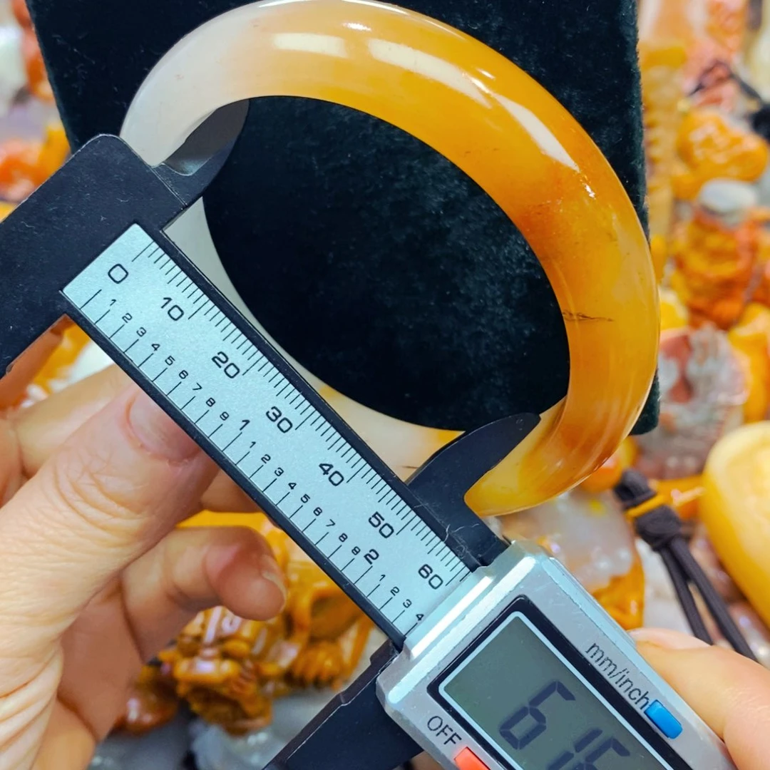 未镶嵌石英质玉（黄龙玉）颈饰