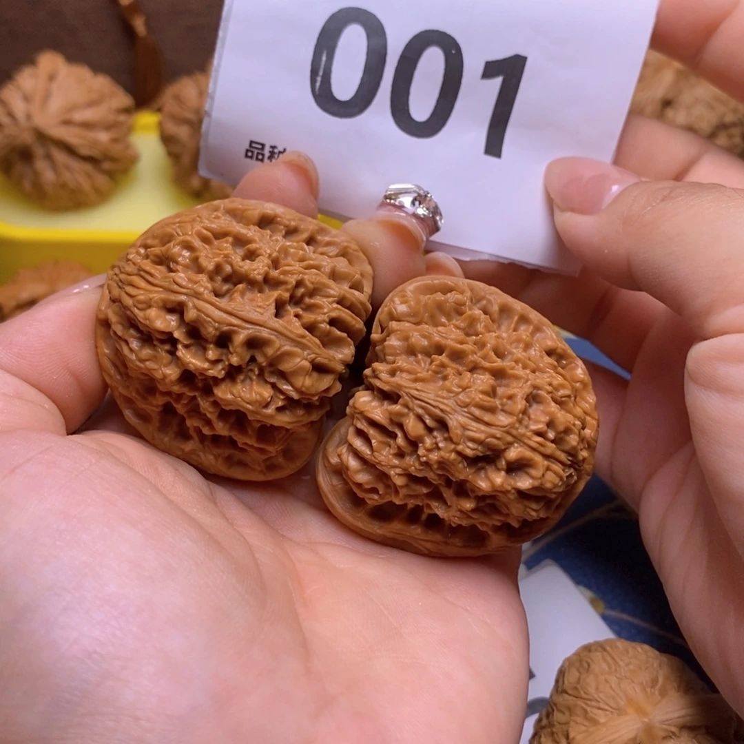 文玩核桃把件001三角疆红皮42