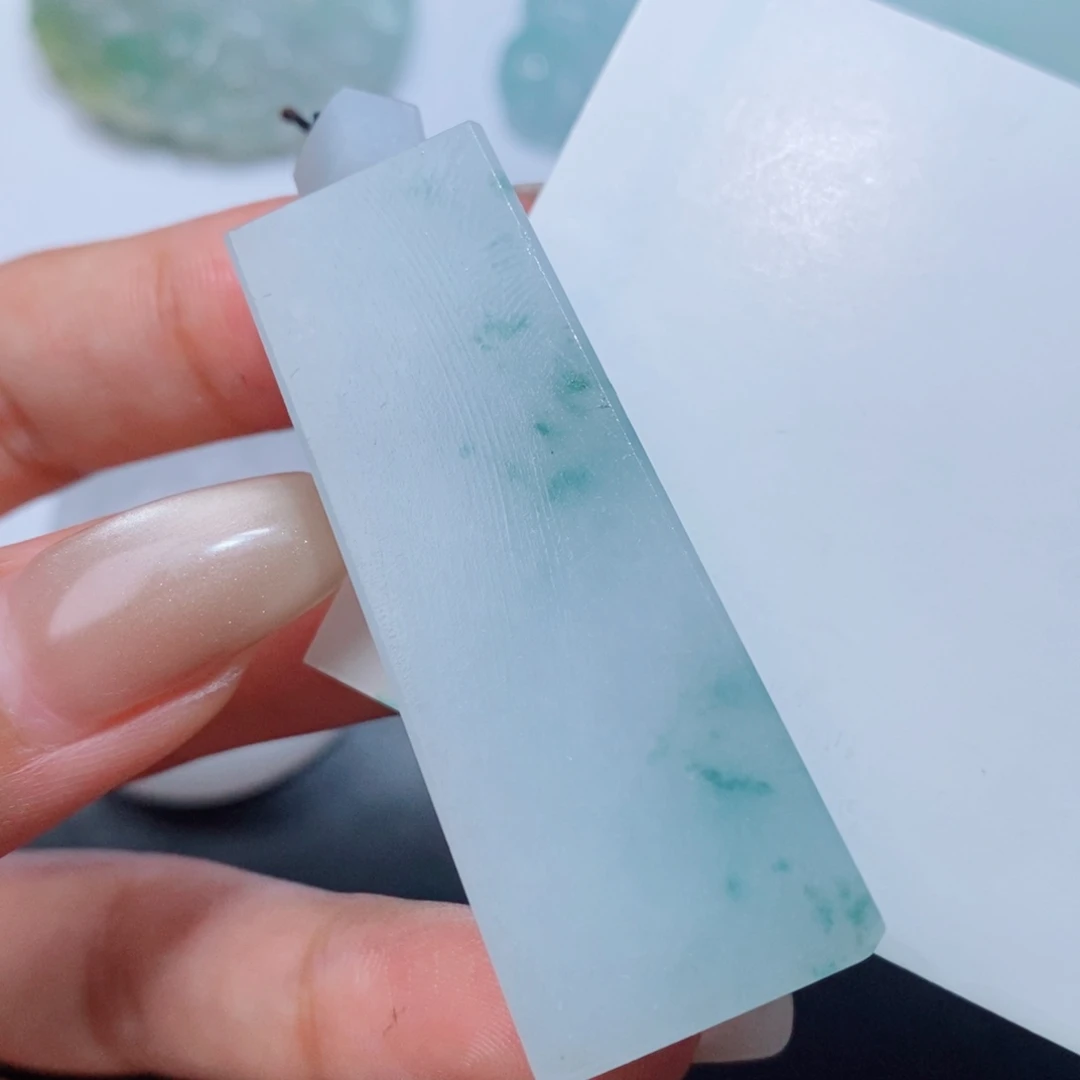 定制翡翠吊坠未镶嵌