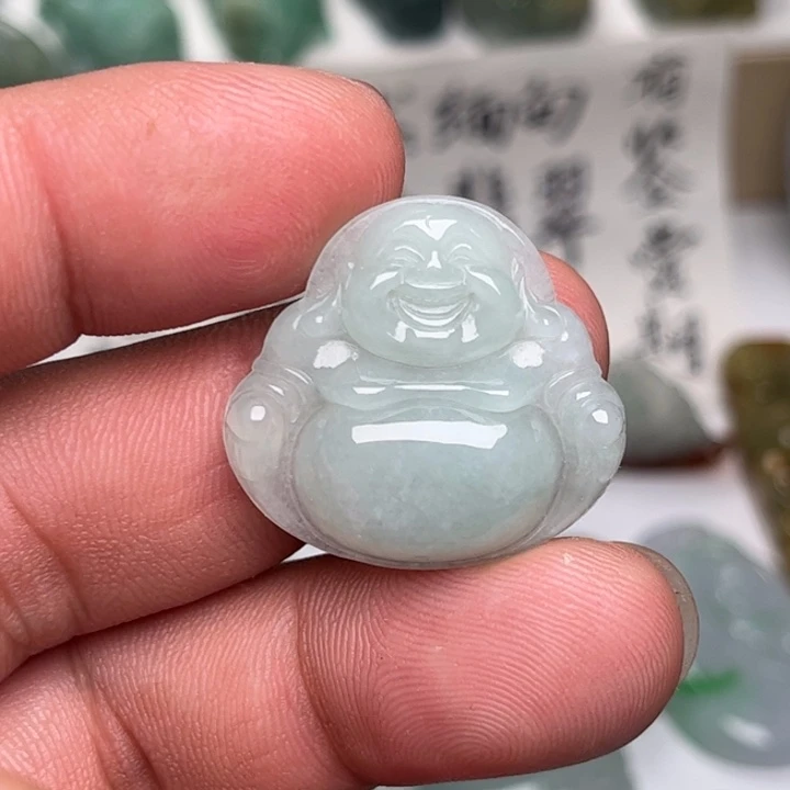 翡翠未镶嵌颈饰佛