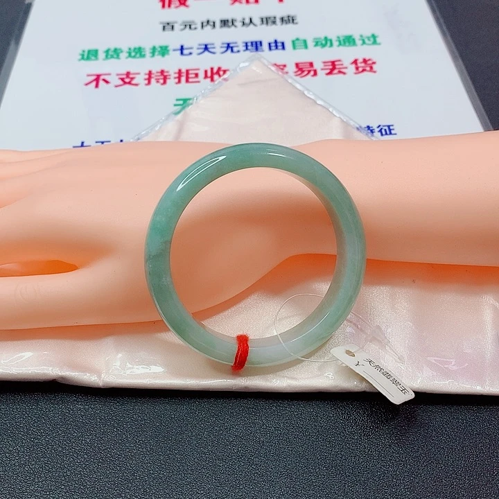 翡翠手镯未镶嵌爱***丫手镯