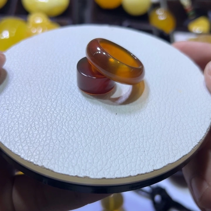 未镶嵌颈饰琥珀琥珀戒指