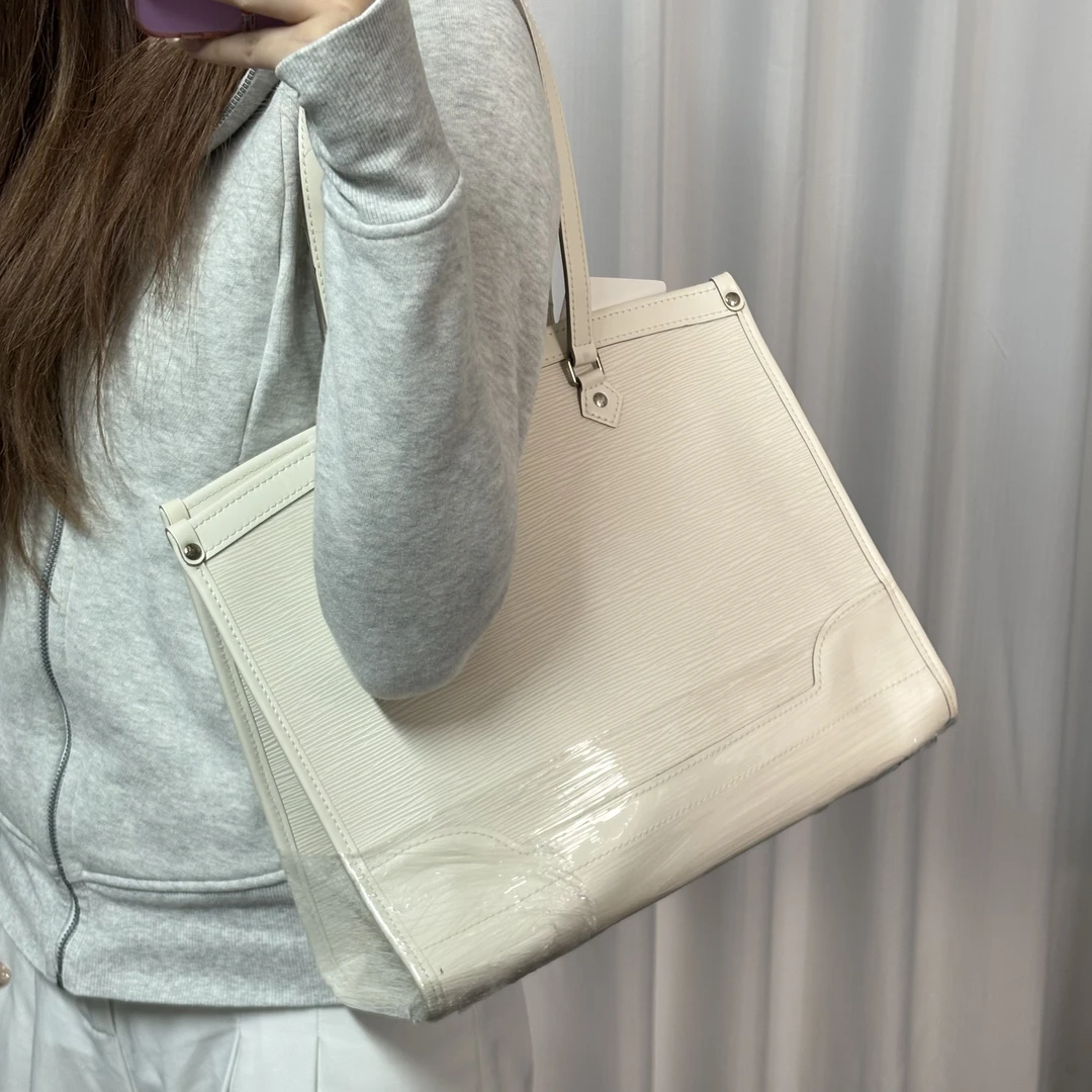 95新 LouisVuitton/路易威登 奶昔白水波纹托特单肩包xys