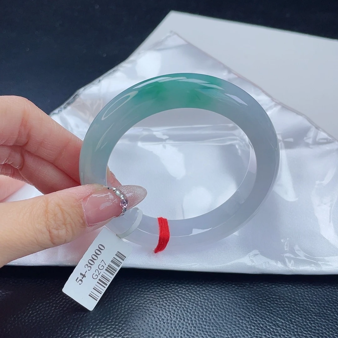 翡翠手镯未镶嵌翡翠