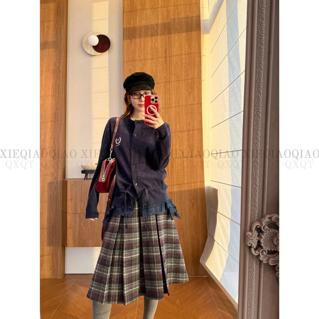 谢荞荞「智性物语」秋冬新款下摆拼接蕾丝抽绳设计宽松刺绣针织开衫