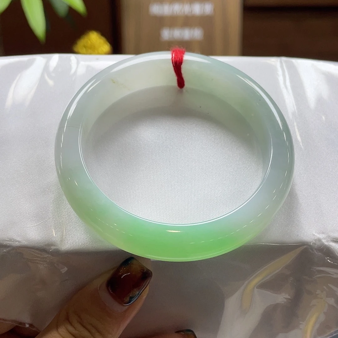 翡翠未镶嵌手镯4 号链接