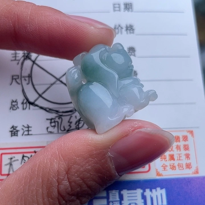 翡翠颈饰未镶嵌狗