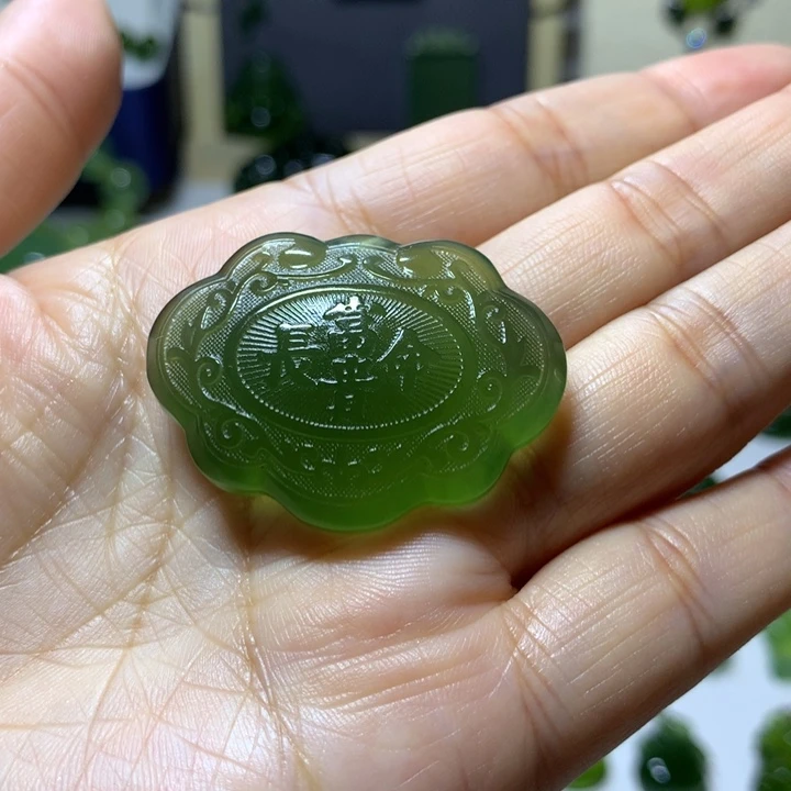 岫玉未镶嵌颈饰吊坠