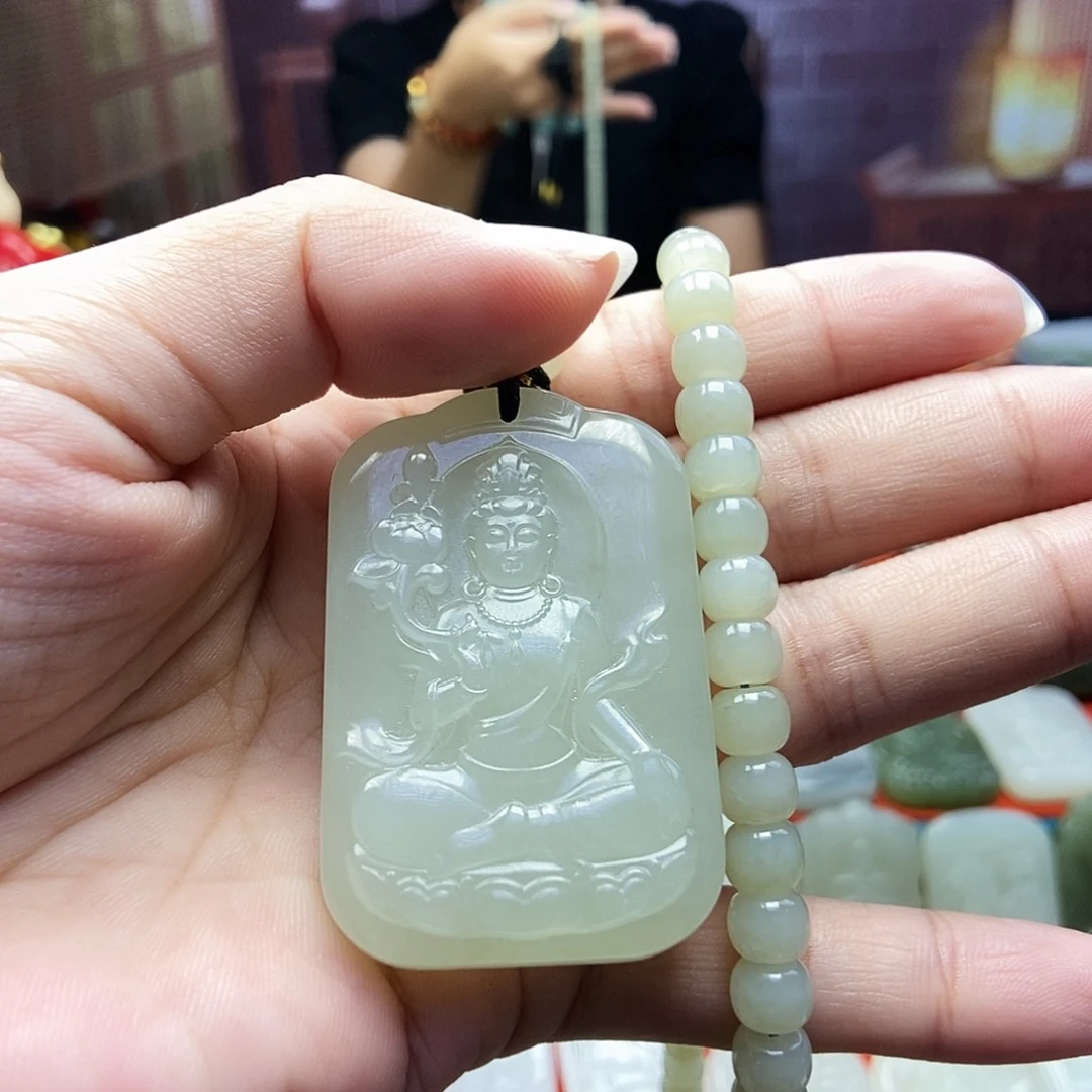 颈饰未镶嵌和田玉轿**运