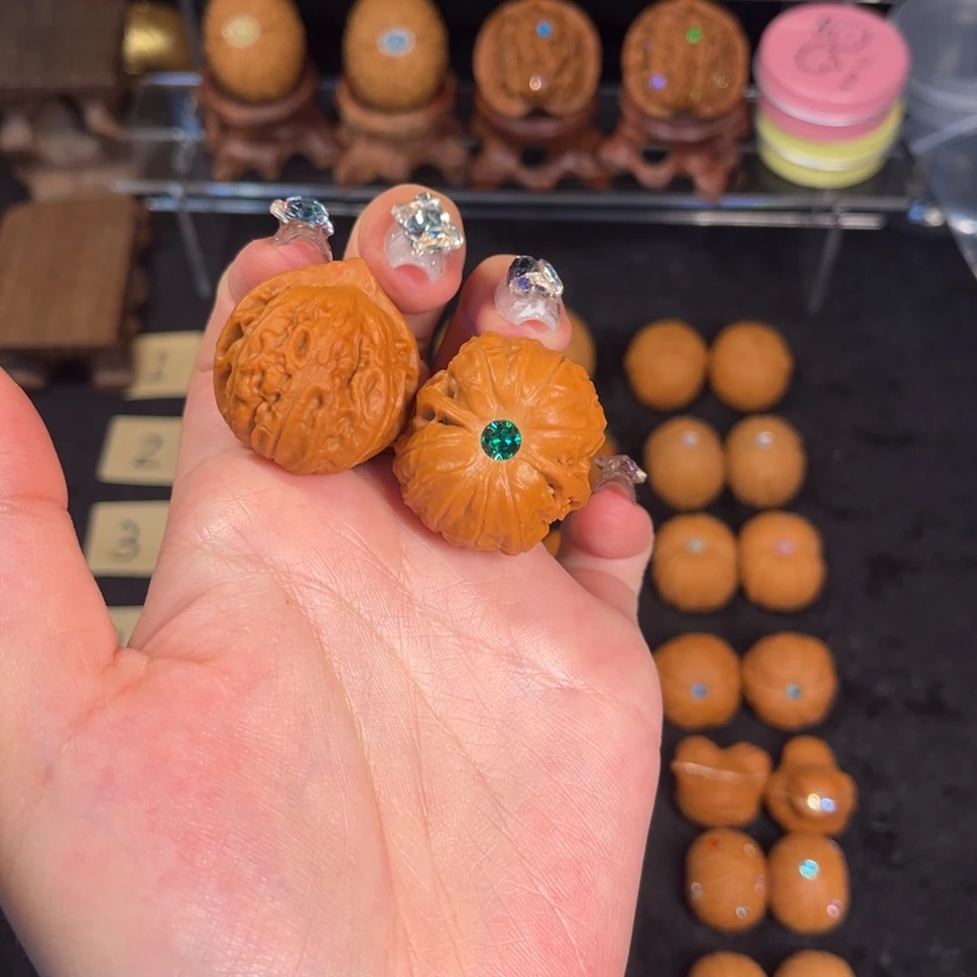 文玩核桃把件掺*31尺野生玉石方樽+镶嵌