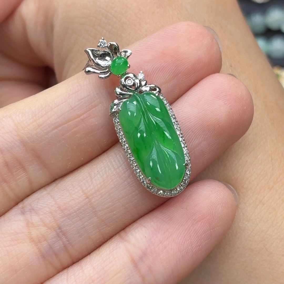 翡翠18K金镶嵌颈饰