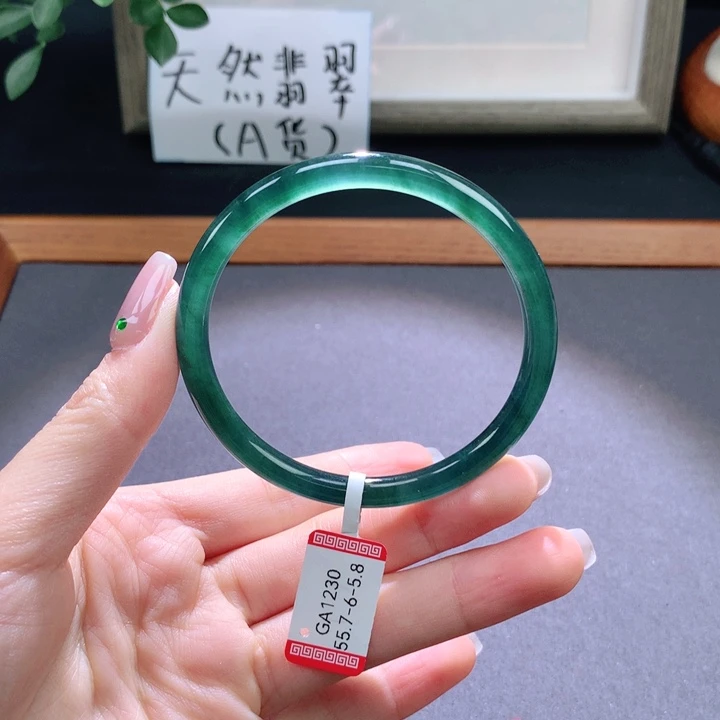 翡翠手镯未镶嵌天然翡翠手镯