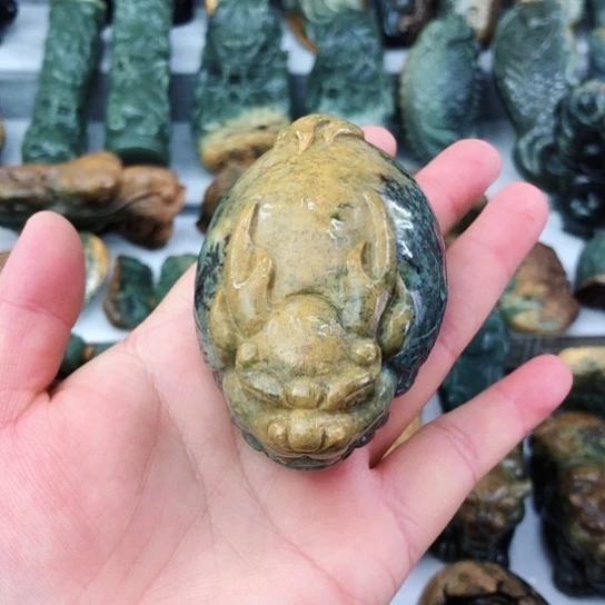 未镶嵌岫岩河磨玉（透闪石质玉）把件