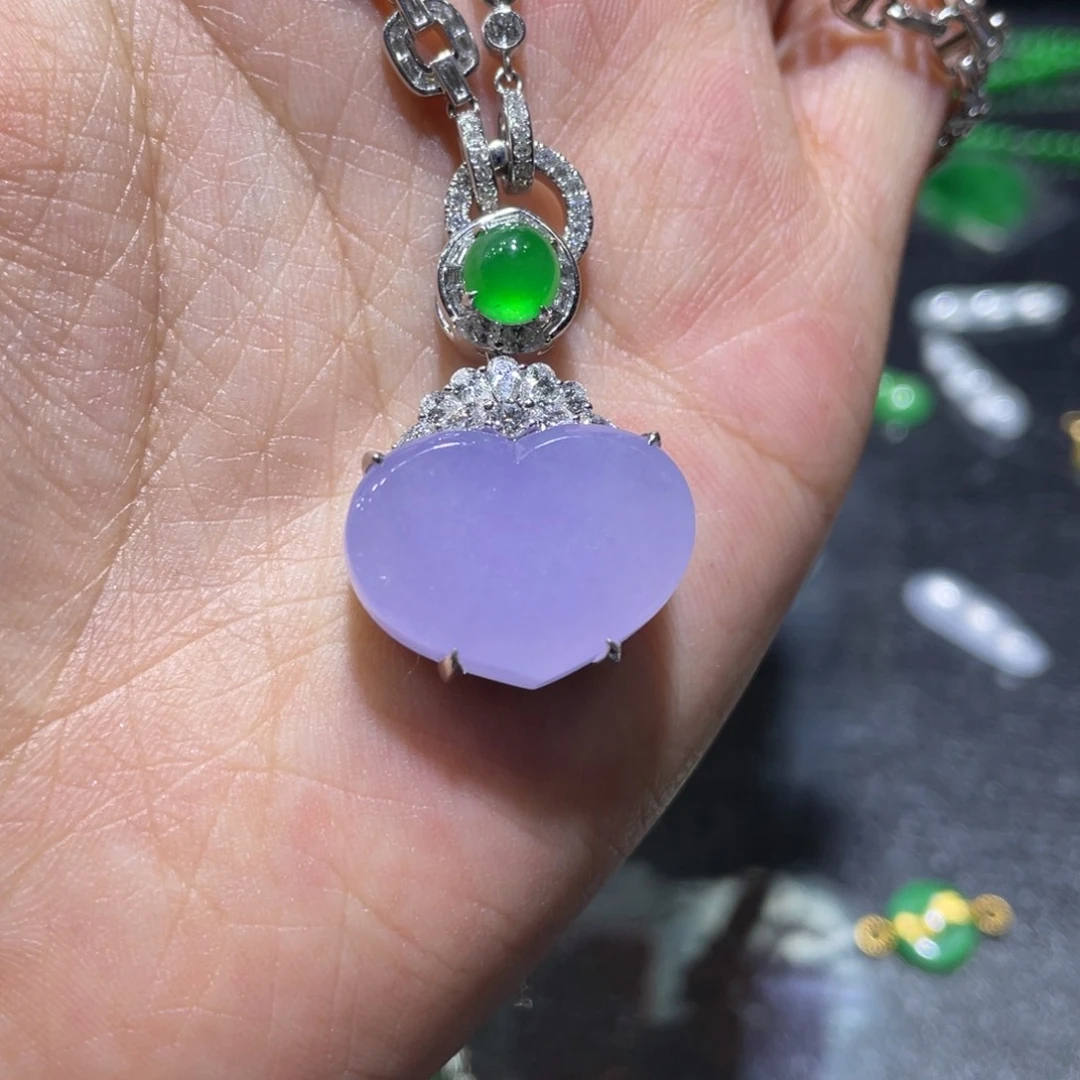 定制翡翠未镶嵌爱心