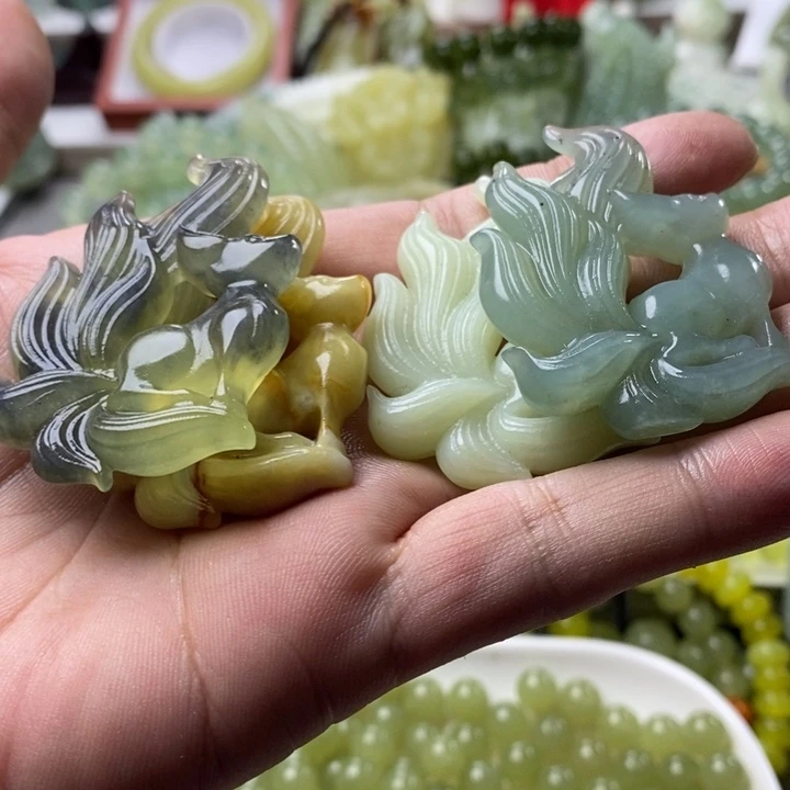 未镶嵌蛇纹石玉颈饰