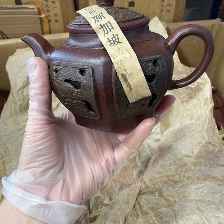 紫砂茶壶矿泥料，纯手工制作的一把紫砂壶。