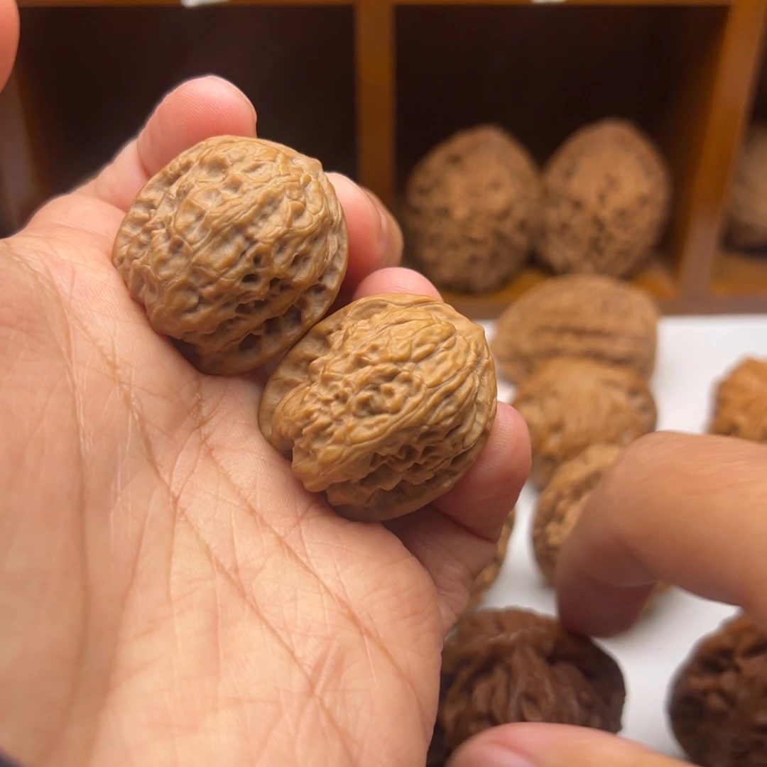 文玩核桃吊坠30野狼全品手捻