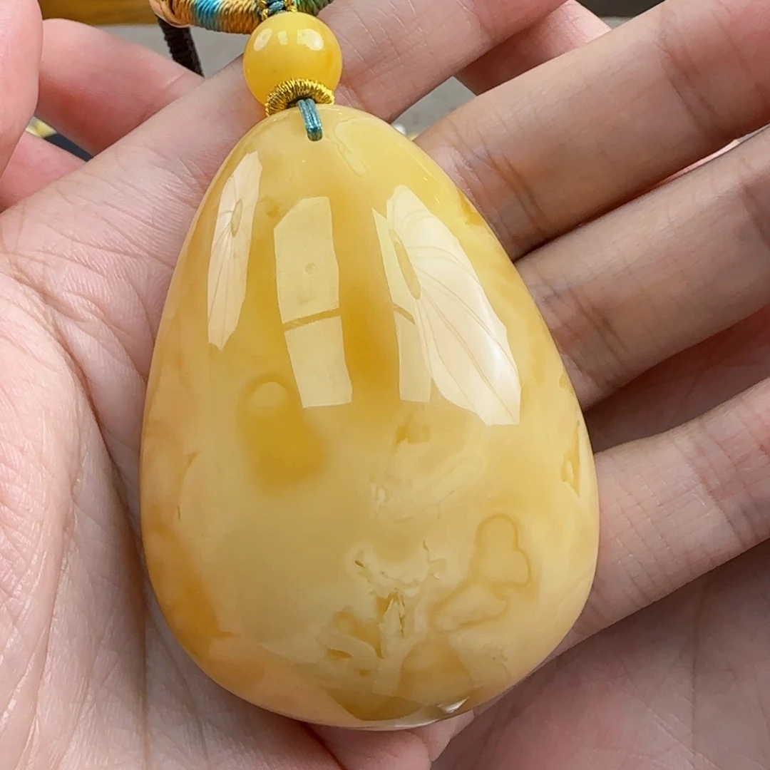 青***莲琥珀未镶嵌珠宝奇石