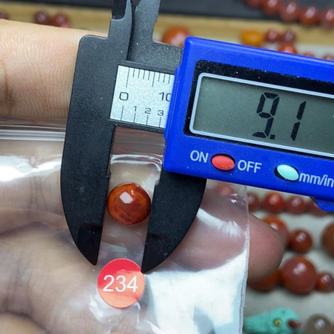 南红玛瑙未镶嵌有瑕疵