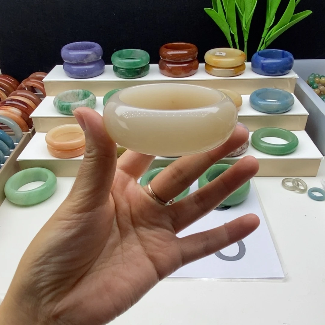 石英岩玉未镶嵌手镯