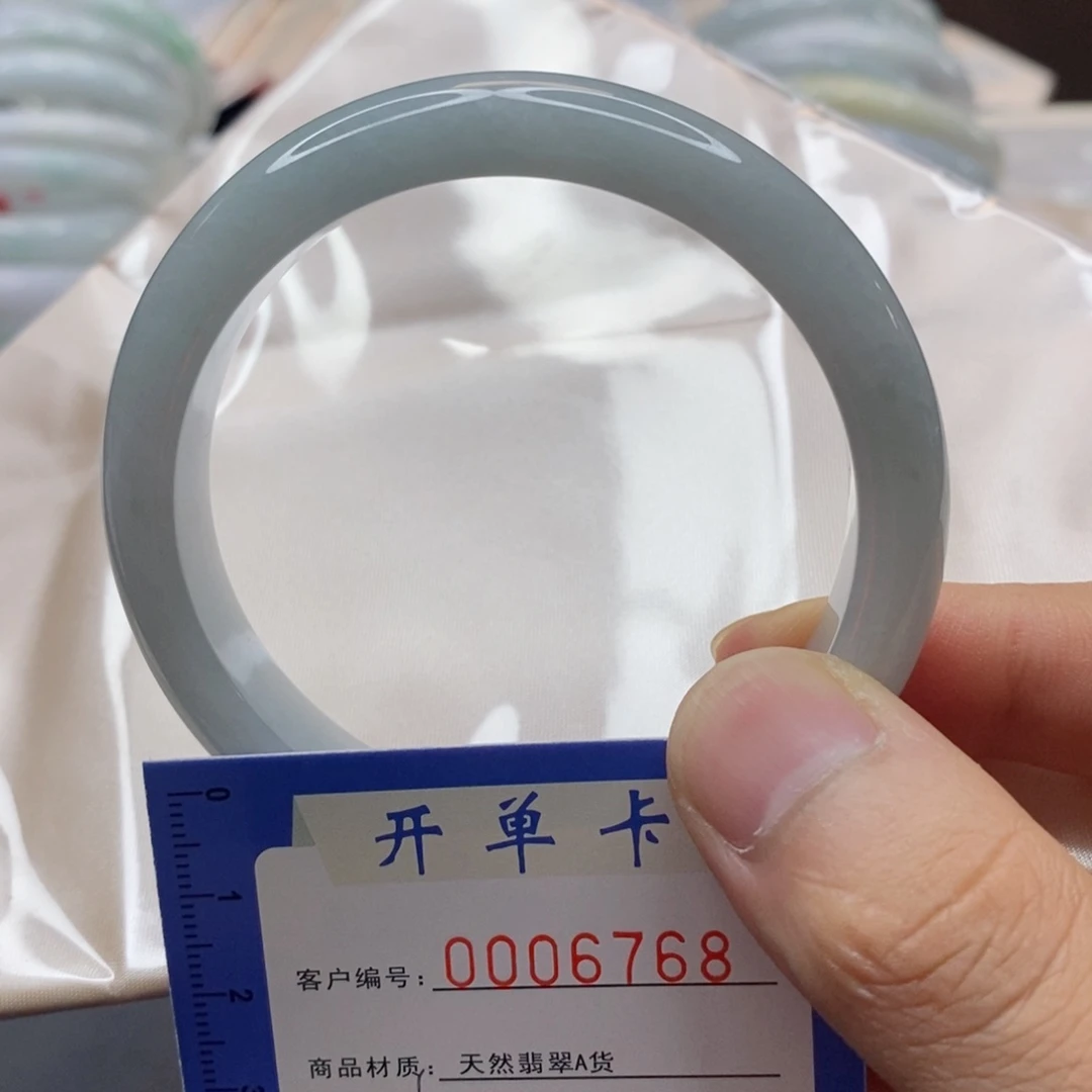 翡翠手镯未镶嵌翡翠