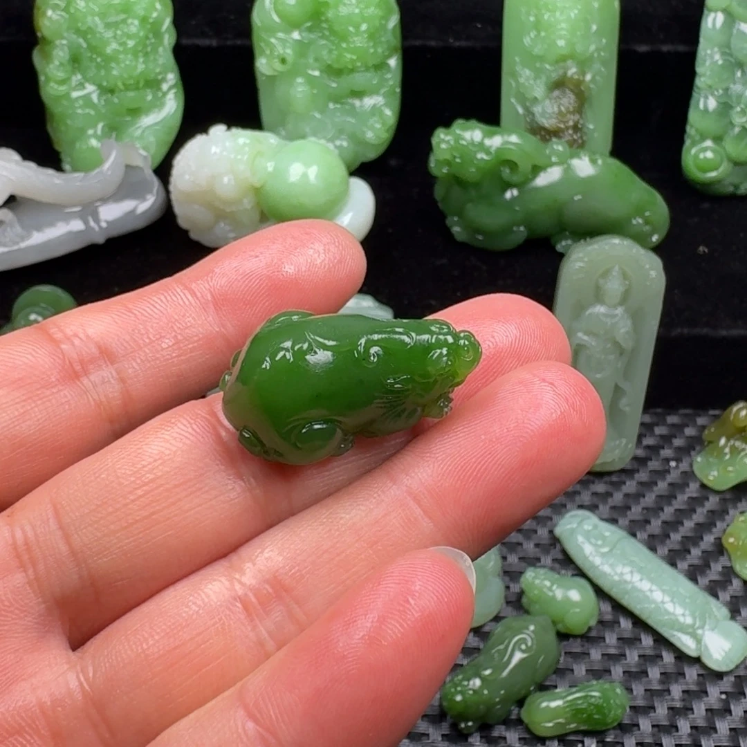 和田玉未镶嵌耳饰